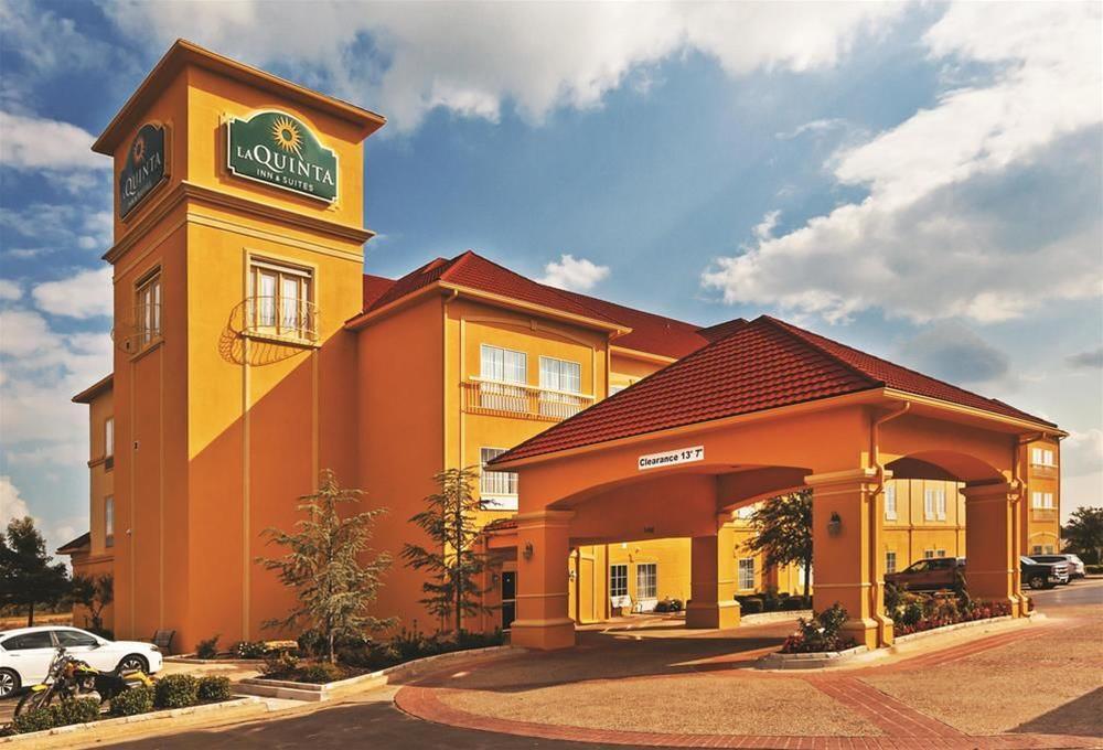 Comfort Inn & Suites Shawnee North Near I-40 Exterior photo